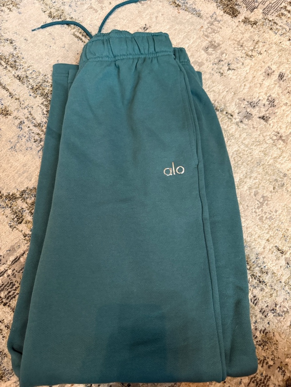 ALO Yoga Women’s  Sweatpants with Embroidered Logo